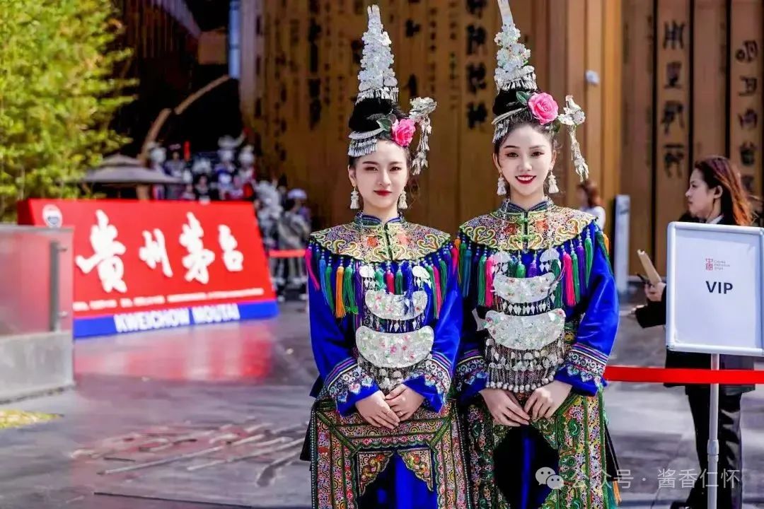 6月8日至9日,第十一届成都种业博览会在成都举办。贵州茅台酒厂(集团)红缨子农业科技发展有限公司(以下简称“茅台红缨子公司”),携“红缨子”“红珍珠”“台糯9号”三款产品亮相展会,吸引不少行业专家、学者、经销商、种植户等到场参观了解。据了解,茅台红缨子公司是此次大会上唯一的高粱品牌展示企业。  图片 在此次参展的三款产品中,“红缨子”高粱被参展者多次提及。作为酱酒产业“第一车间”,“红缨子”高粱品(图2) 6月8日至9日,第十一届成都种业博览会在成都举办。贵州茅台酒厂(集团)红缨子农业科技发展有限公司(以下简称“茅台红缨子公司”),携“红缨子”“红珍珠”“台糯9号”三款产品亮相展会,吸引不少行业专家、学者、经销商、种植户等到场参观了解。据了解,茅台红缨子公司是此次大会上唯一的高粱品牌展示企业。  图片 在此次参展的三款产品中,“红缨子”高粱被参展者多次提及。作为酱酒产业“第一车间”,“红缨子”高粱品(图2)