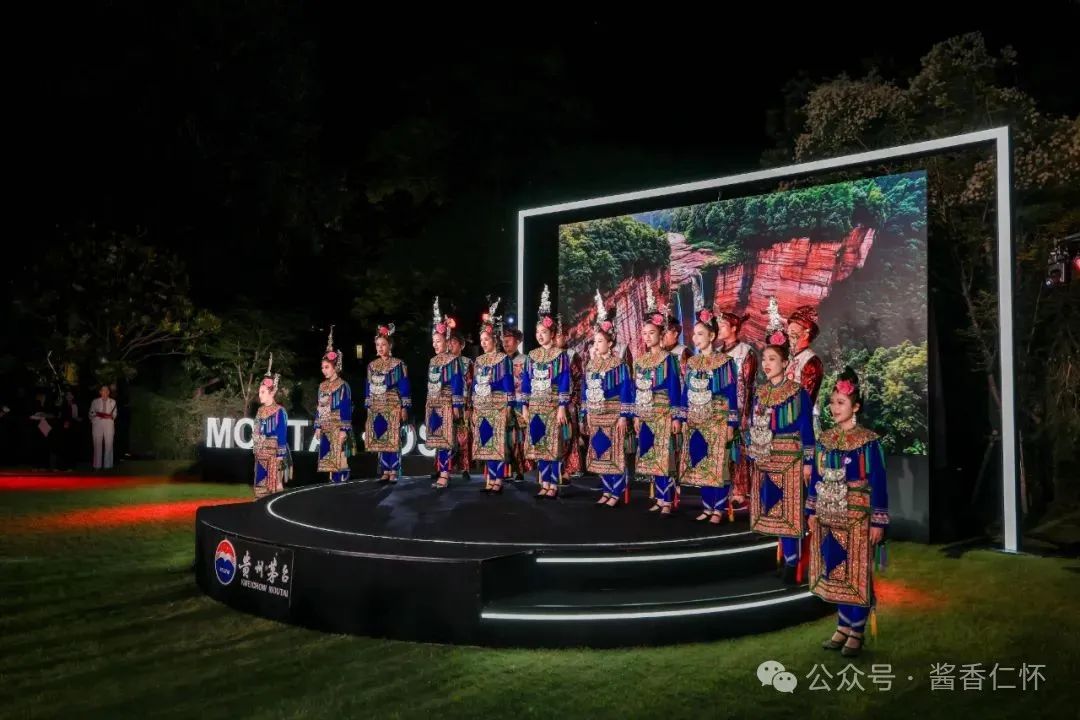 6月8日至9日,第十一届成都种业博览会在成都举办。贵州茅台酒厂(集团)红缨子农业科技发展有限公司(以下简称“茅台红缨子公司”),携“红缨子”“红珍珠”“台糯9号”三款产品亮相展会,吸引不少行业专家、学者、经销商、种植户等到场参观了解。据了解,茅台红缨子公司是此次大会上唯一的高粱品牌展示企业。  图片 在此次参展的三款产品中,“红缨子”高粱被参展者多次提及。作为酱酒产业“第一车间”,“红缨子”高粱品(图3) 6月8日至9日,第十一届成都种业博览会在成都举办。贵州茅台酒厂(集团)红缨子农业科技发展有限公司(以下简称“茅台红缨子公司”),携“红缨子”“红珍珠”“台糯9号”三款产品亮相展会,吸引不少行业专家、学者、经销商、种植户等到场参观了解。据了解,茅台红缨子公司是此次大会上唯一的高粱品牌展示企业。  图片 在此次参展的三款产品中,“红缨子”高粱被参展者多次提及。作为酱酒产业“第一车间”,“红缨子”高粱品(图3)