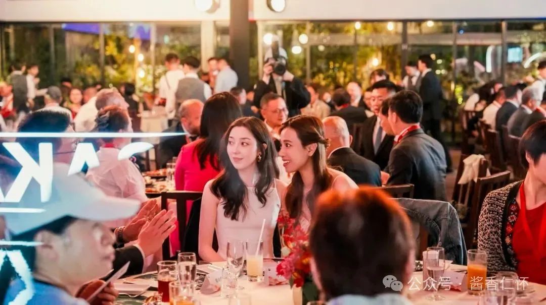 6月8日至9日,第十一届成都种业博览会在成都举办。贵州茅台酒厂(集团)红缨子农业科技发展有限公司(以下简称“茅台红缨子公司”),携“红缨子”“红珍珠”“台糯9号”三款产品亮相展会,吸引不少行业专家、学者、经销商、种植户等到场参观了解。据了解,茅台红缨子公司是此次大会上唯一的高粱品牌展示企业。  图片 在此次参展的三款产品中,“红缨子”高粱被参展者多次提及。作为酱酒产业“第一车间”,“红缨子”高粱品(图5) 6月8日至9日,第十一届成都种业博览会在成都举办。贵州茅台酒厂(集团)红缨子农业科技发展有限公司(以下简称“茅台红缨子公司”),携“红缨子”“红珍珠”“台糯9号”三款产品亮相展会,吸引不少行业专家、学者、经销商、种植户等到场参观了解。据了解,茅台红缨子公司是此次大会上唯一的高粱品牌展示企业。  图片 在此次参展的三款产品中,“红缨子”高粱被参展者多次提及。作为酱酒产业“第一车间”,“红缨子”高粱品(图5)