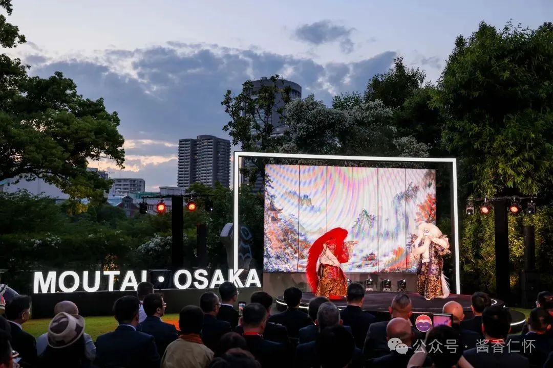 6月8日至9日,第十一届成都种业博览会在成都举办。贵州茅台酒厂(集团)红缨子农业科技发展有限公司(以下简称“茅台红缨子公司”),携“红缨子”“红珍珠”“台糯9号”三款产品亮相展会,吸引不少行业专家、学者、经销商、种植户等到场参观了解。据了解,茅台红缨子公司是此次大会上唯一的高粱品牌展示企业。  图片 在此次参展的三款产品中,“红缨子”高粱被参展者多次提及。作为酱酒产业“第一车间”,“红缨子”高粱品(图11) 6月8日至9日,第十一届成都种业博览会在成都举办。贵州茅台酒厂(集团)红缨子农业科技发展有限公司(以下简称“茅台红缨子公司”),携“红缨子”“红珍珠”“台糯9号”三款产品亮相展会,吸引不少行业专家、学者、经销商、种植户等到场参观了解。据了解,茅台红缨子公司是此次大会上唯一的高粱品牌展示企业。  图片 在此次参展的三款产品中,“红缨子”高粱被参展者多次提及。作为酱酒产业“第一车间”,“红缨子”高粱品(图11)