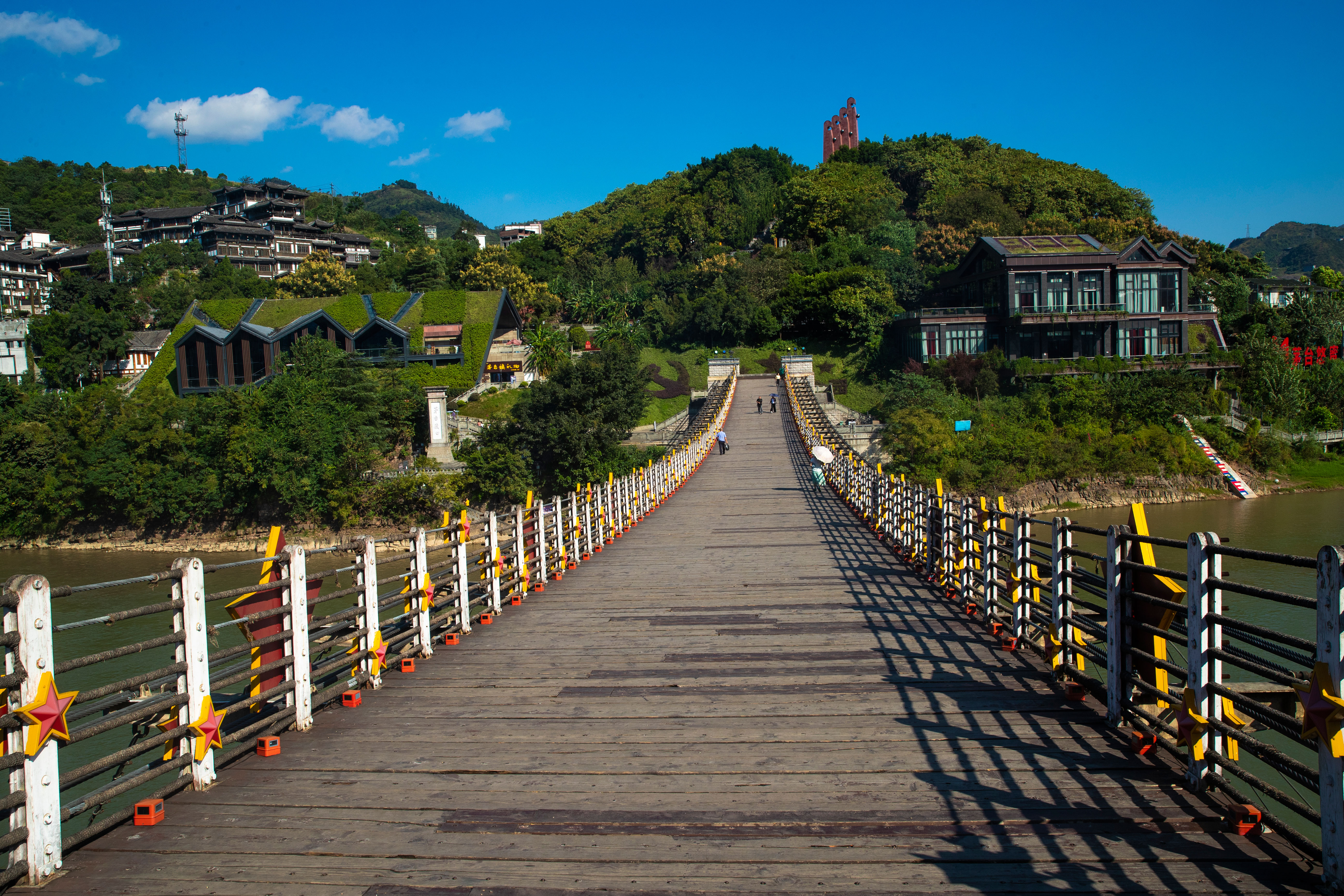 “畅游赤水河·乐享茅台镇”中国酒都文化旅游季拉开大幕