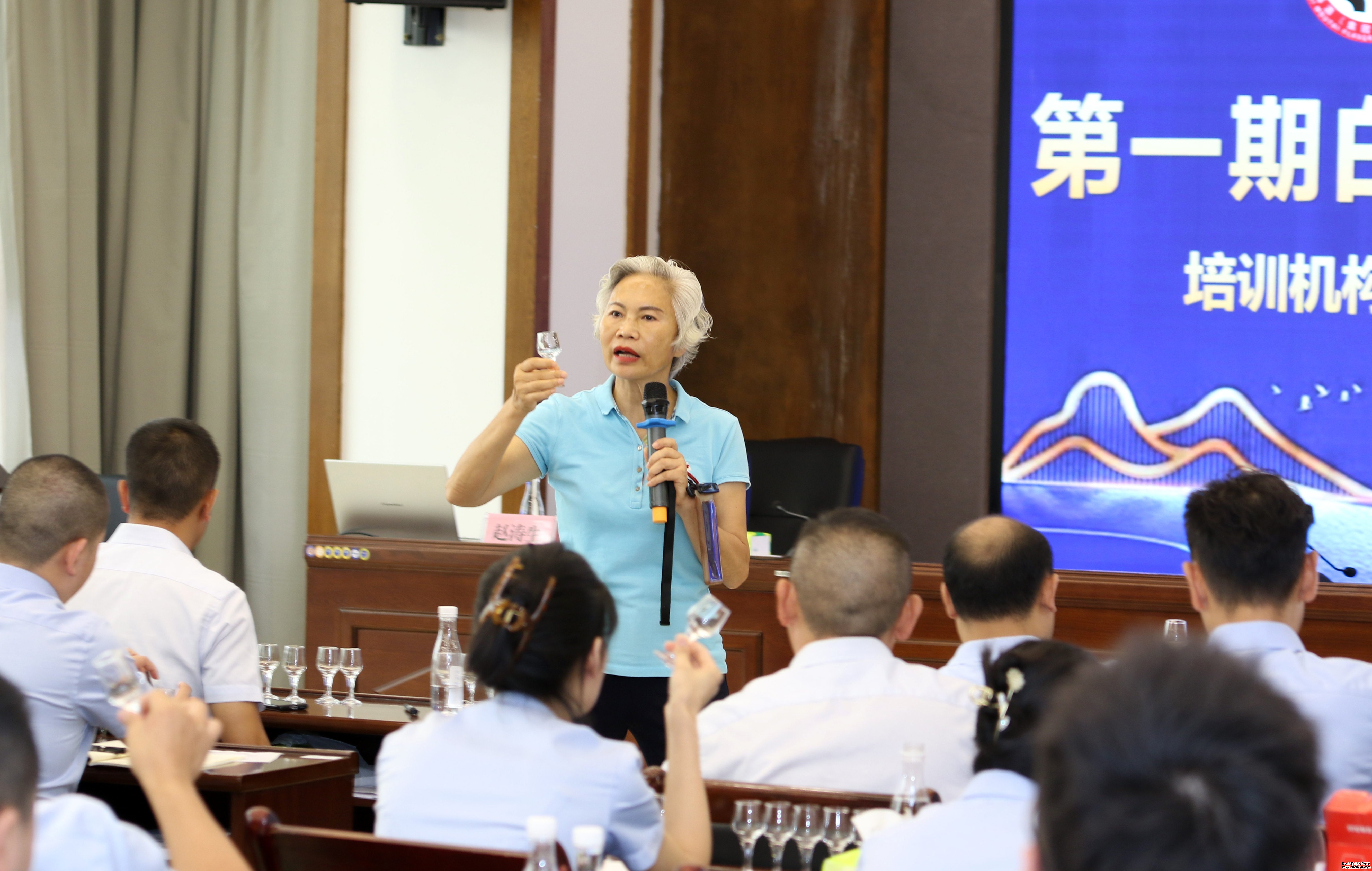 仁怀酱酒集团首期白酒品评培训开课(图1)