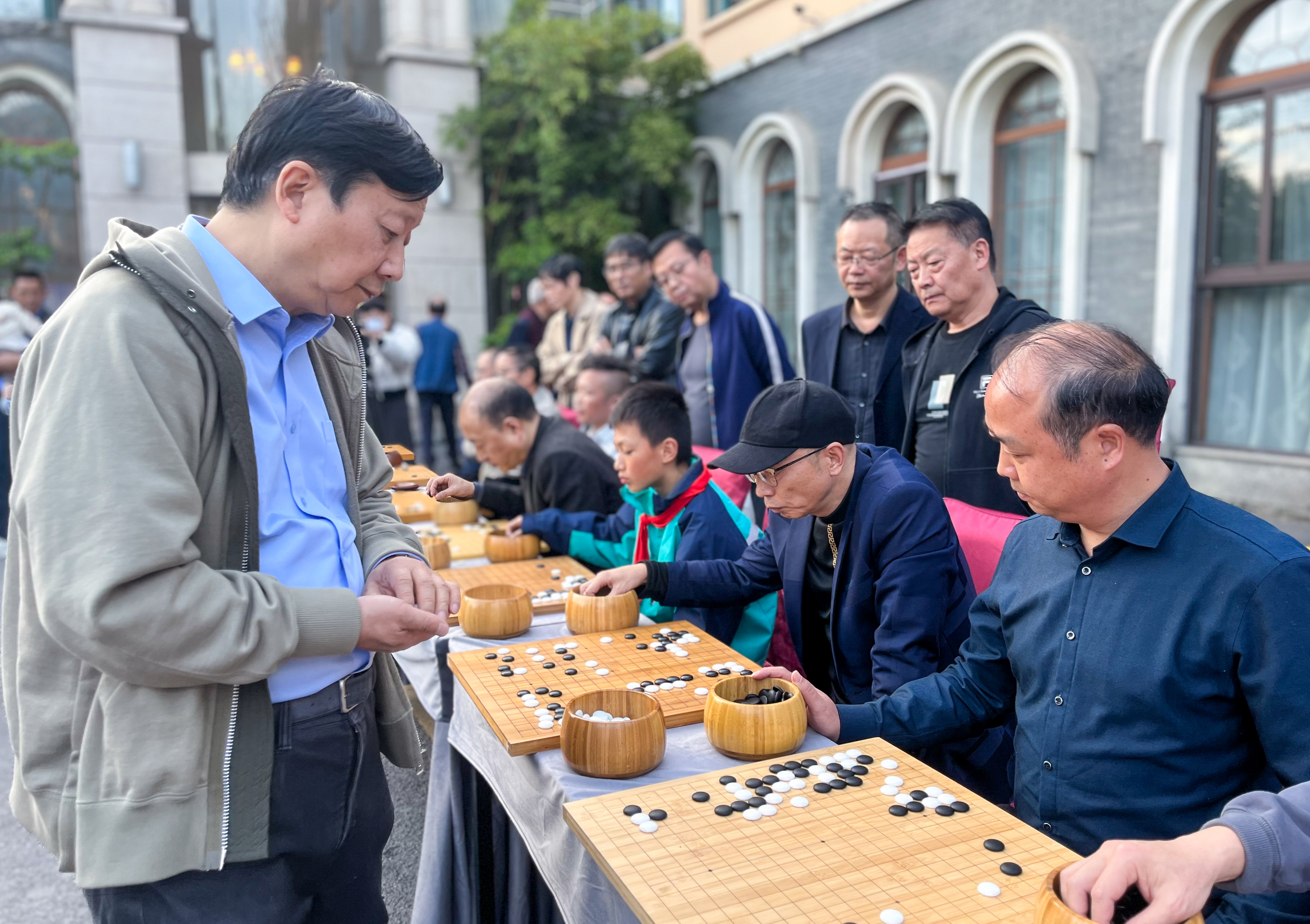 围棋大师曹大元九段与仁怀棋迷1对10PK