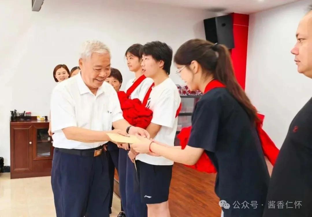 怀庄酒业金秋助学 助力职工子女逐梦(图1)
