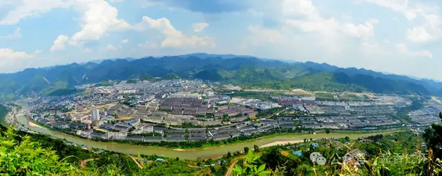 酱香沁筑 爽城飘香——常文松在中国酱香白酒核心产区（仁怀）美酒献华夏（贵阳站）宣传推介暨“亲民酒·口粮酒”上市发布会上的致辞(图9)