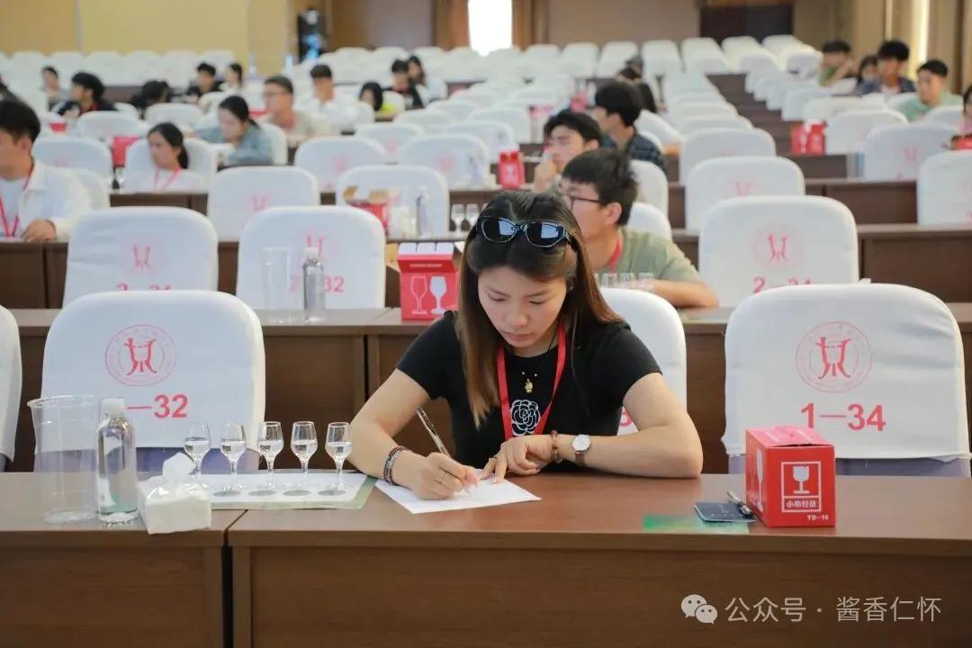2025年“汉酱杯”第六届全国大学生品酒技能大赛贵州省选拔赛落幕(图3)