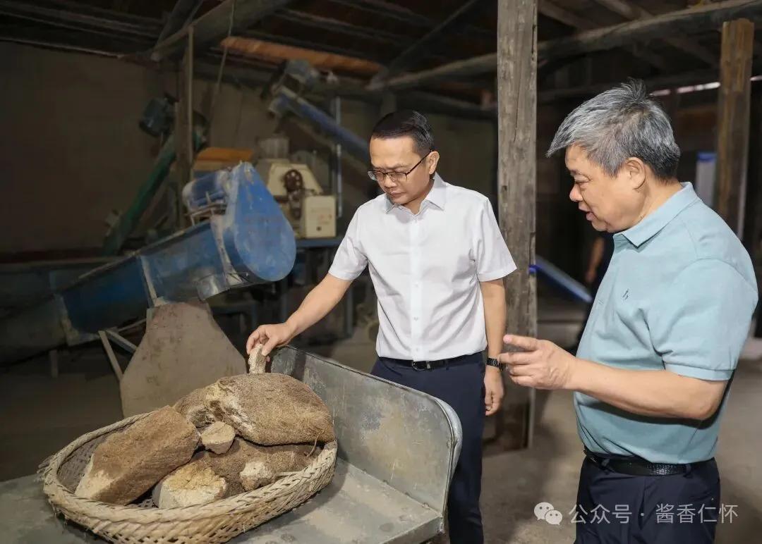 常文松到云峰酒业茅合酒业开展“三个逐一”工作