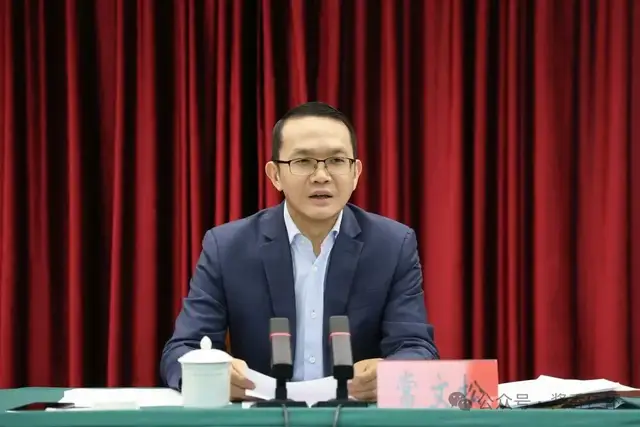 全市白酒企业代表座谈会举行(图3) 全市白酒企业代表座谈会举行(图3)