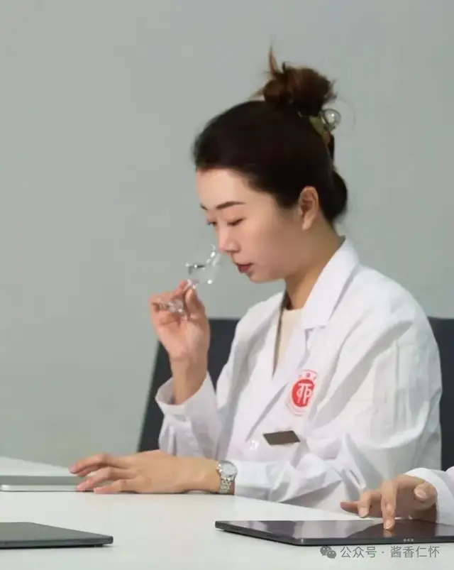 【新晋“国评”风采】姜元晖:酱香新秀 巾帼匠心(图2) 【新晋“国评”风采】姜元晖:酱香新秀 巾帼匠心(图2)