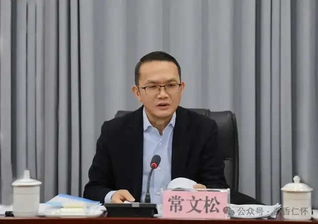 常文松:聚焦“五个最”提升酱香白酒核心产区引领力(图3) 常文松:聚焦“五个最”提升酱香白酒核心产区引领力(图3)