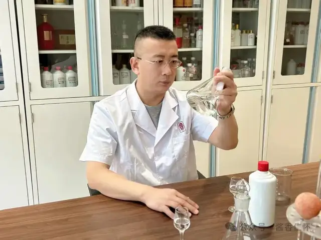 【新晋“国评”风采】张传远:匠心酿酱香 极致造极品(图2) 【新晋“国评”风采】张传远:匠心酿酱香 极致造极品(图2)