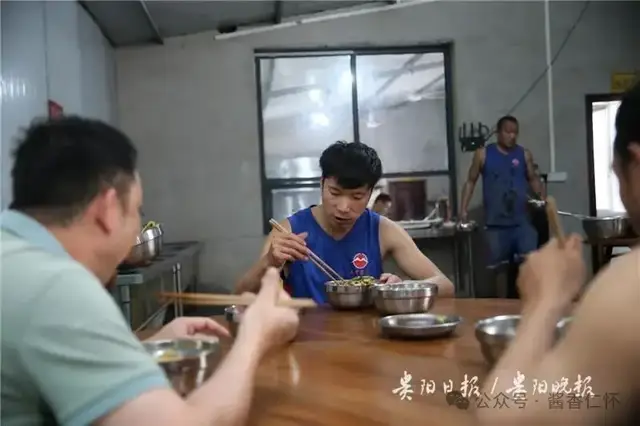 茅台镇酿酒车间工人的一天(图10) 茅台镇酿酒车间工人的一天(图10)